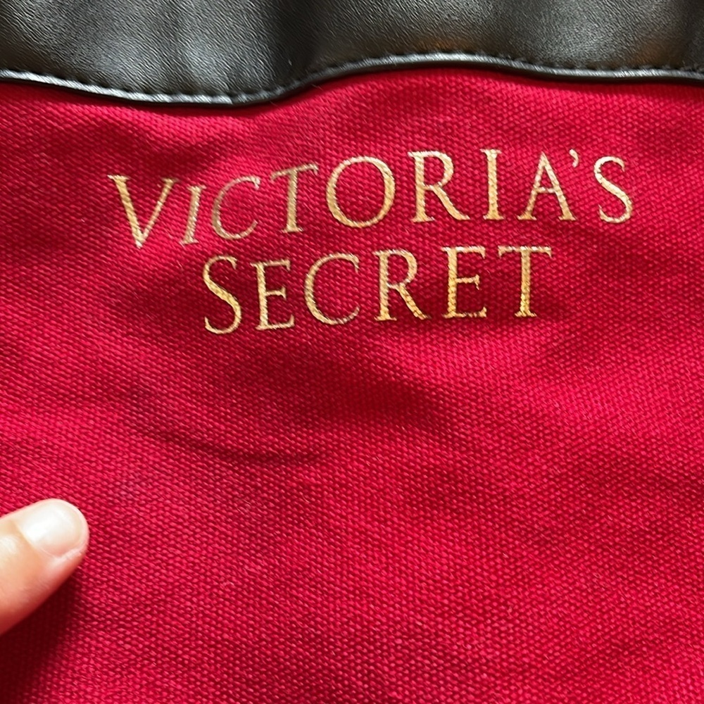 Victoria Secret red canvas tote with faux leather trim/ straps. Stud detail Moto - Picture 10 of 12